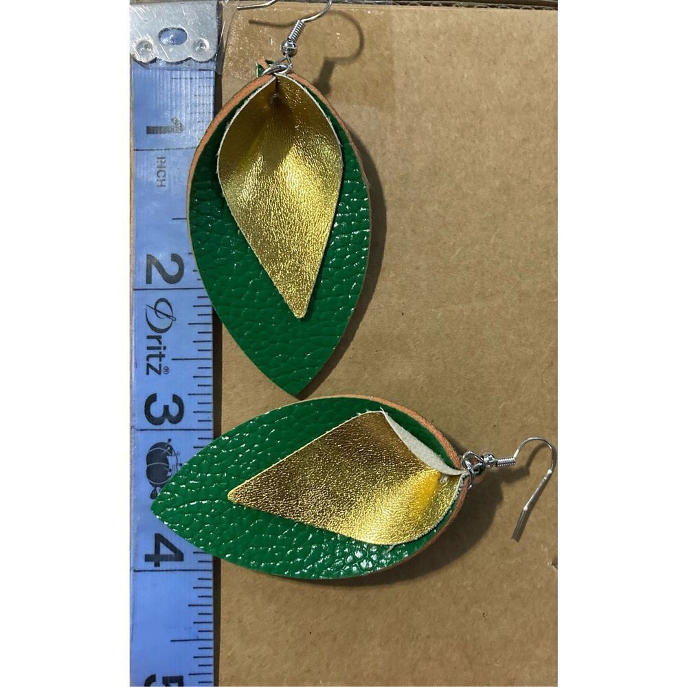 ☀️3/$9☀️St. Patrick’s Day Earrings - Picture 3 of 4